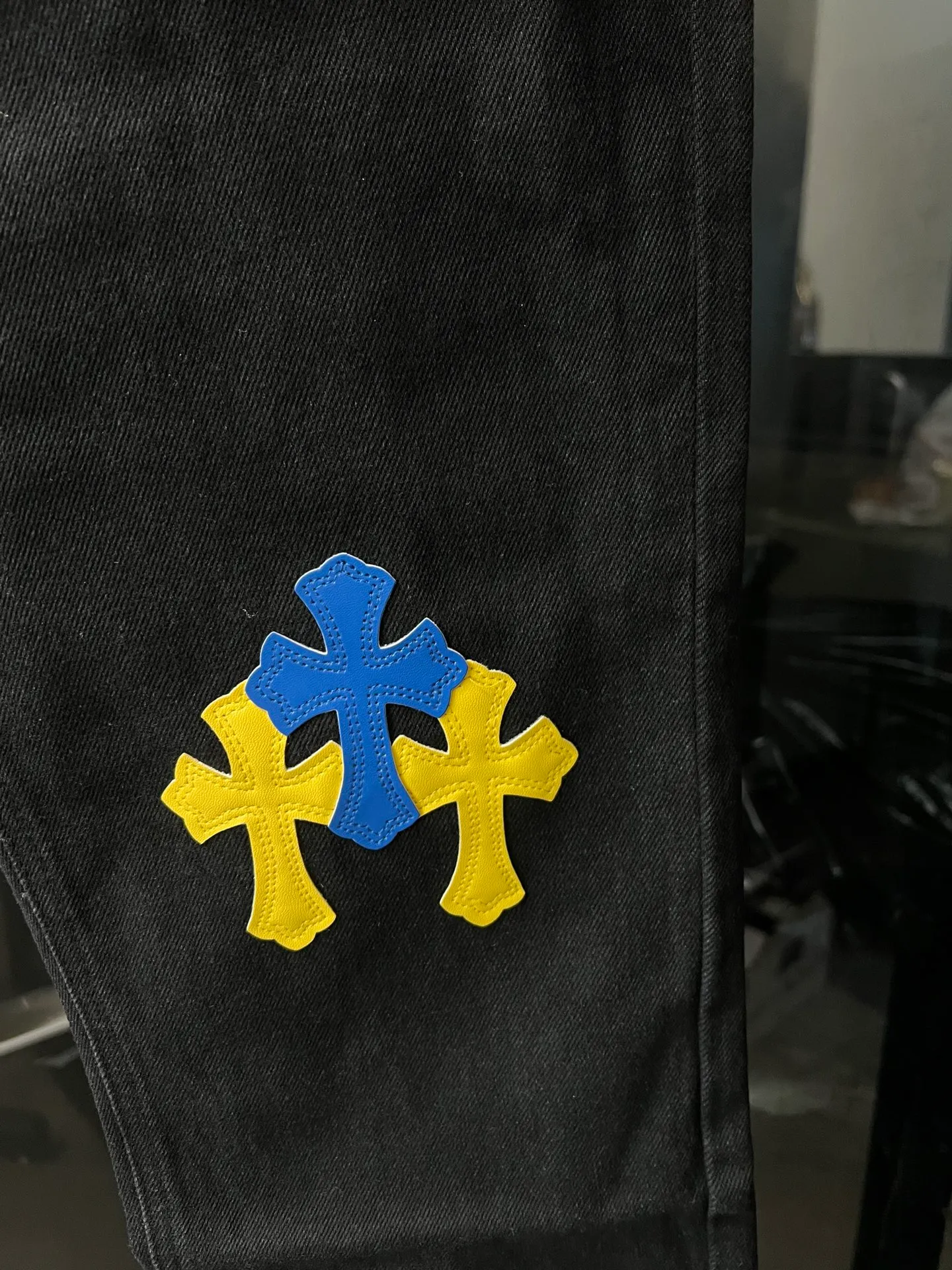 P260 [Next day] Chrome Hearts/Chrome Heart CH City Limited Series Sanskrit Cross Patch Leather Jeans (Black) Size: 28 30 32 34 Corresponding sizes s-xl, detailed sizes can be found in Figure 9